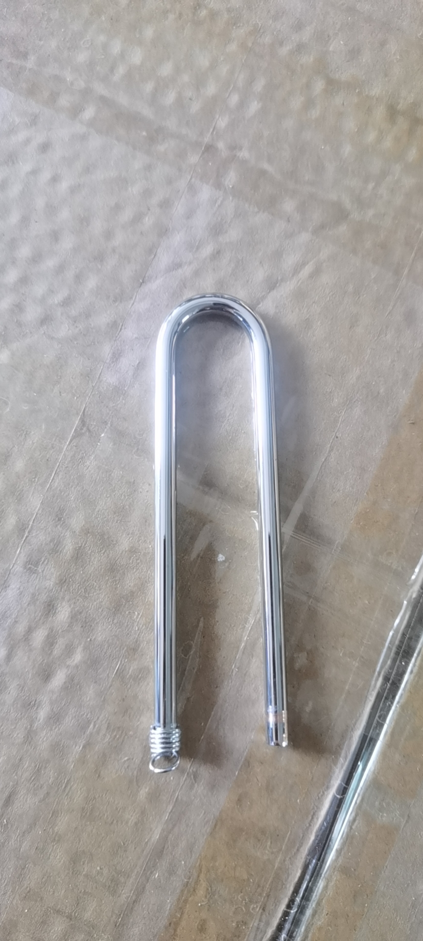 寻求挂镀亮铬的电镀加工厂，目前手上有八千多件