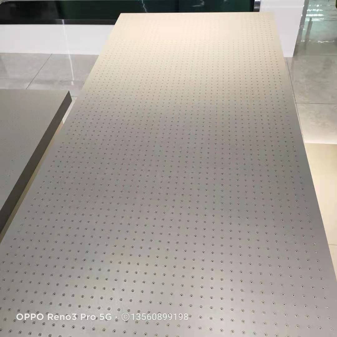 寻求做大件硬质氧化本色加工厂，一个月200件，铝材质的