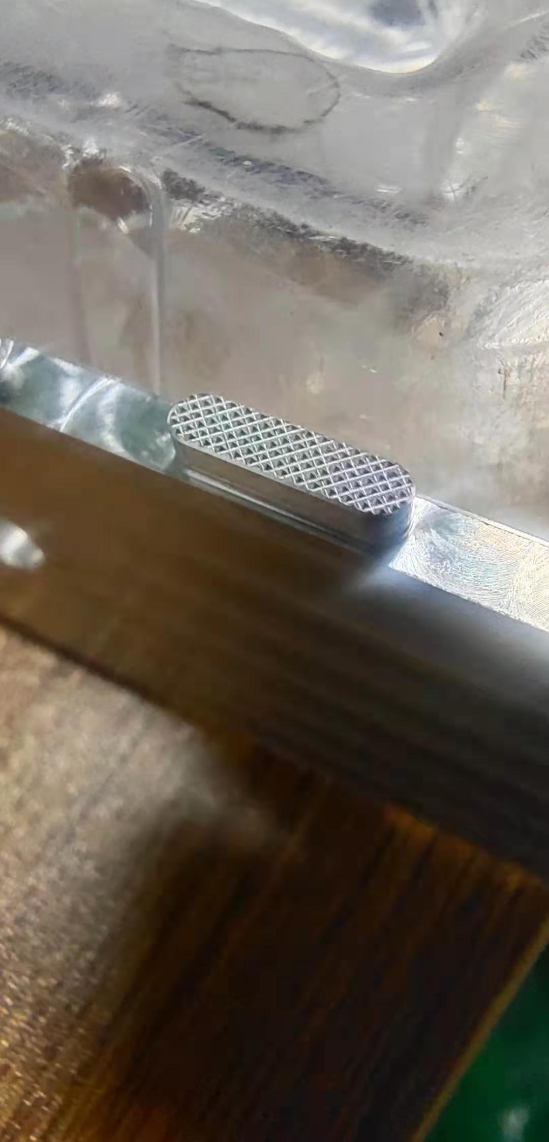 寻找东莞深圳地区能做手机按键批花加工厂，目前是打样阶段