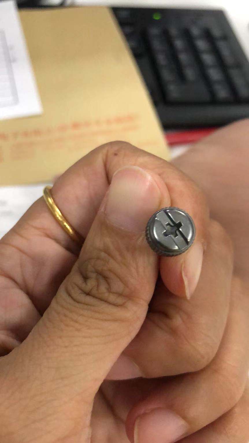 寻找上海附近地区滚镀如图白色锌镍合金加工厂，每月10来吨这样