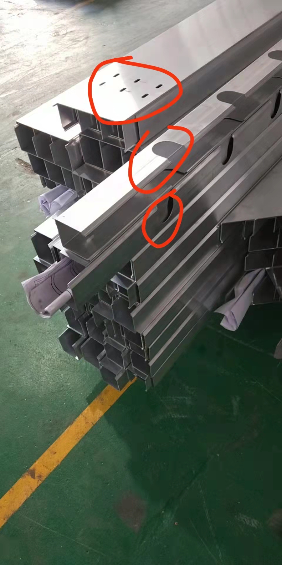 求五金冲压加工厂，量不定，一个月4万到8万金额，材质是铝合金，产品如图，要求厂家可以做冲压铝合金U槽的