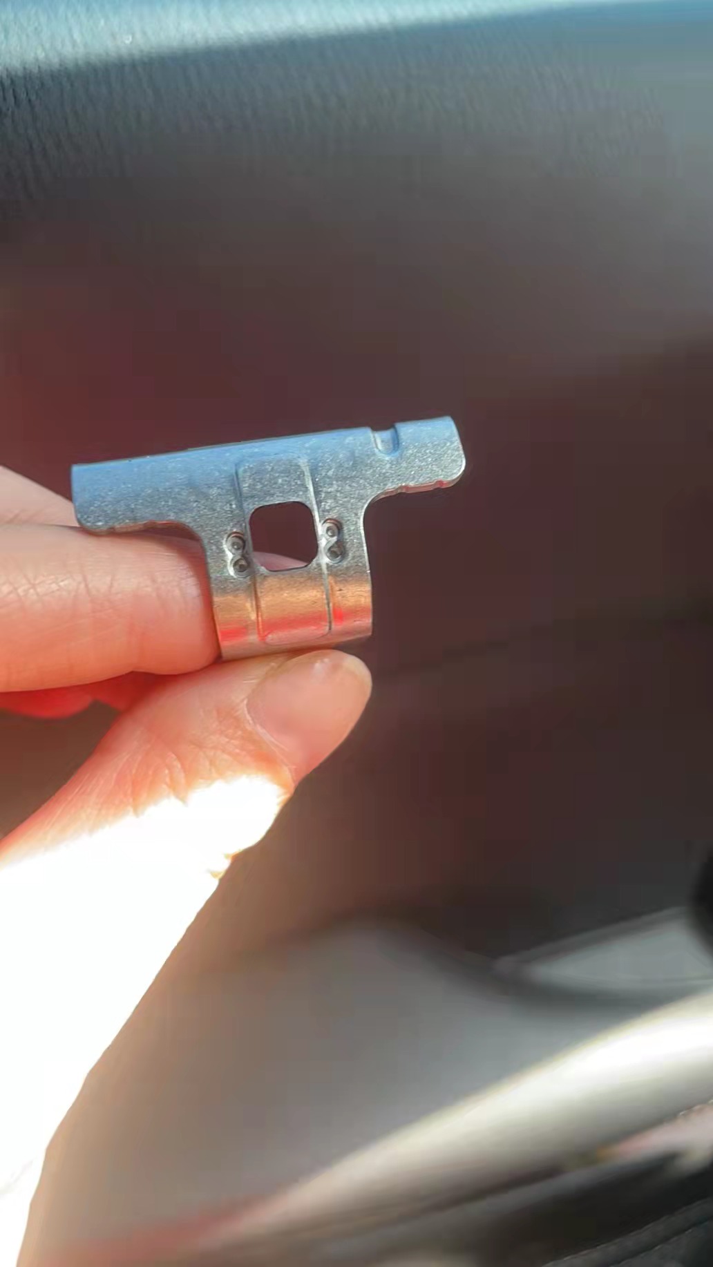 寻求钻孔攻牙加工厂，量一直都有的，这批有16万件