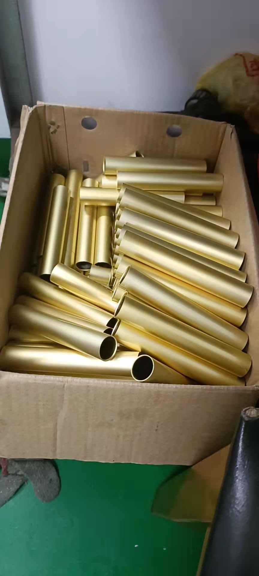 寻求清洗+电镀珍珠青铜和仿金色+喷叻架油加工厂，每月6000件