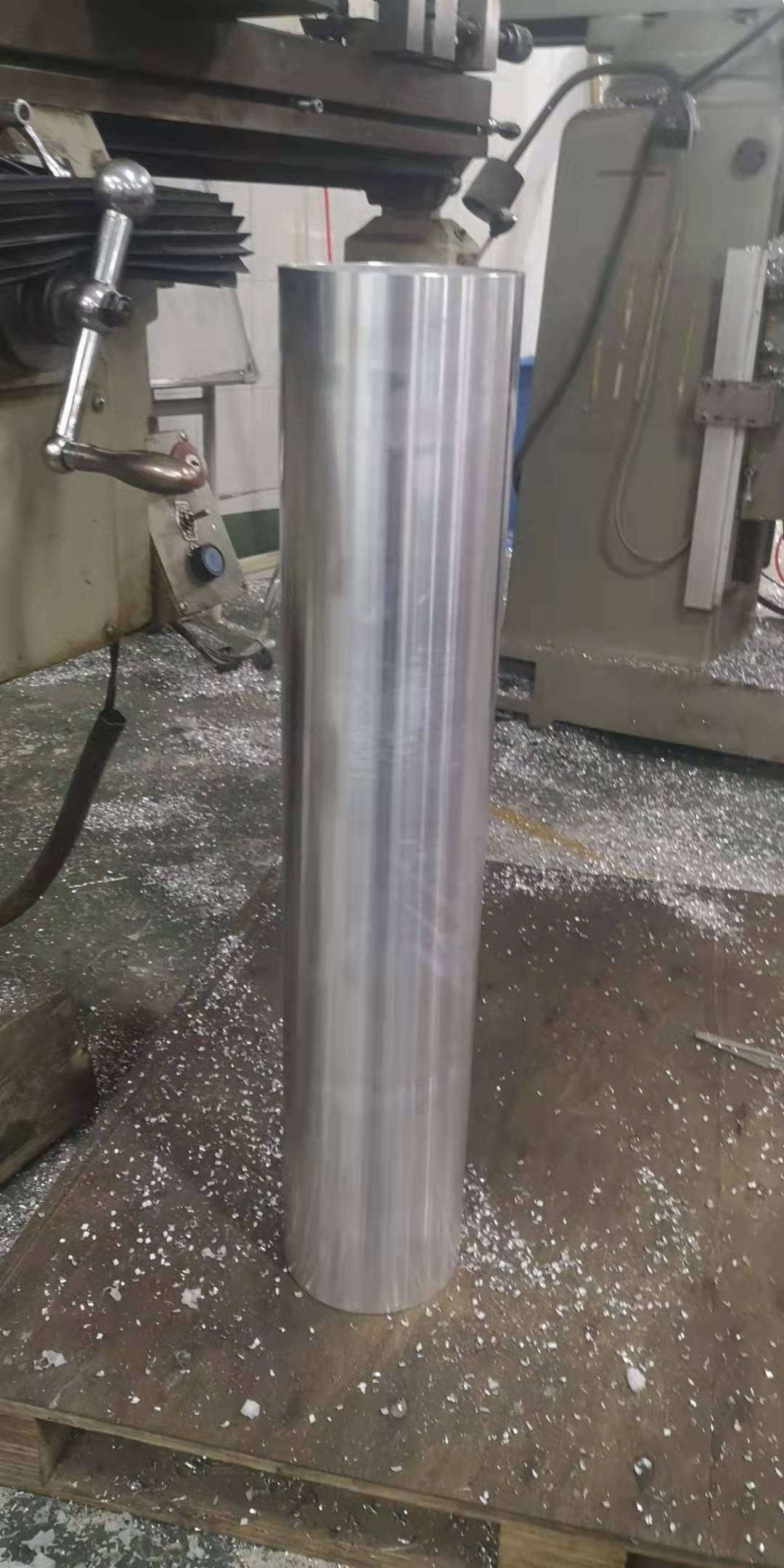 寻求江苏苏州或周边地区镀硬铬加工厂，量2500件