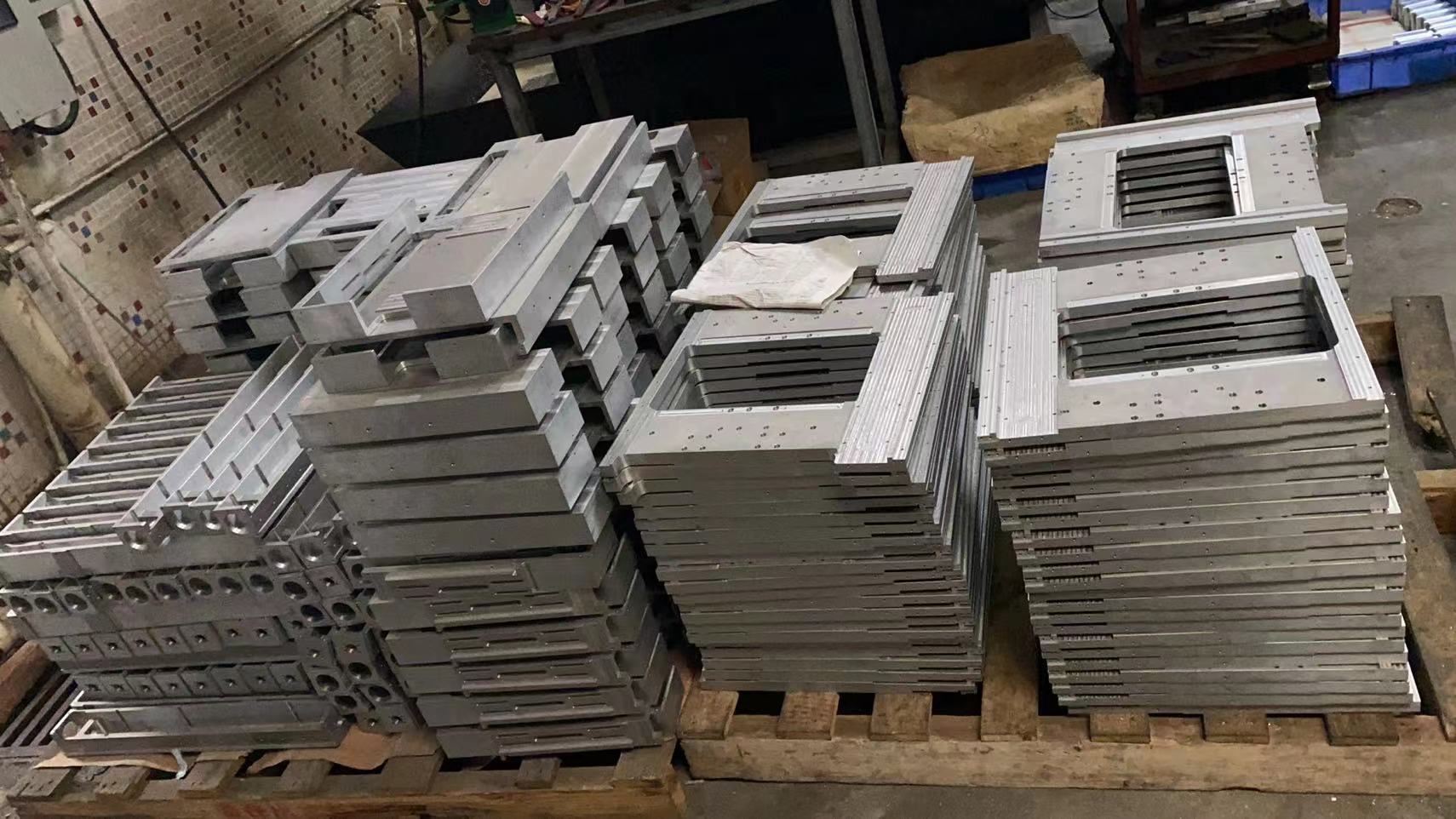 寻求化学镍的电镀加工厂，量还挺多的， 每天都在做的