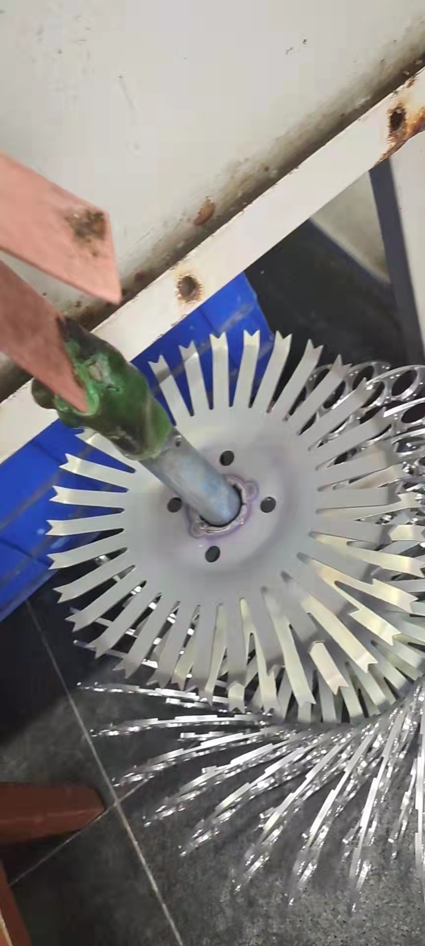 寻求贵州遵义附近做氧化钛挂具的加工厂，目前大概是做10多件的