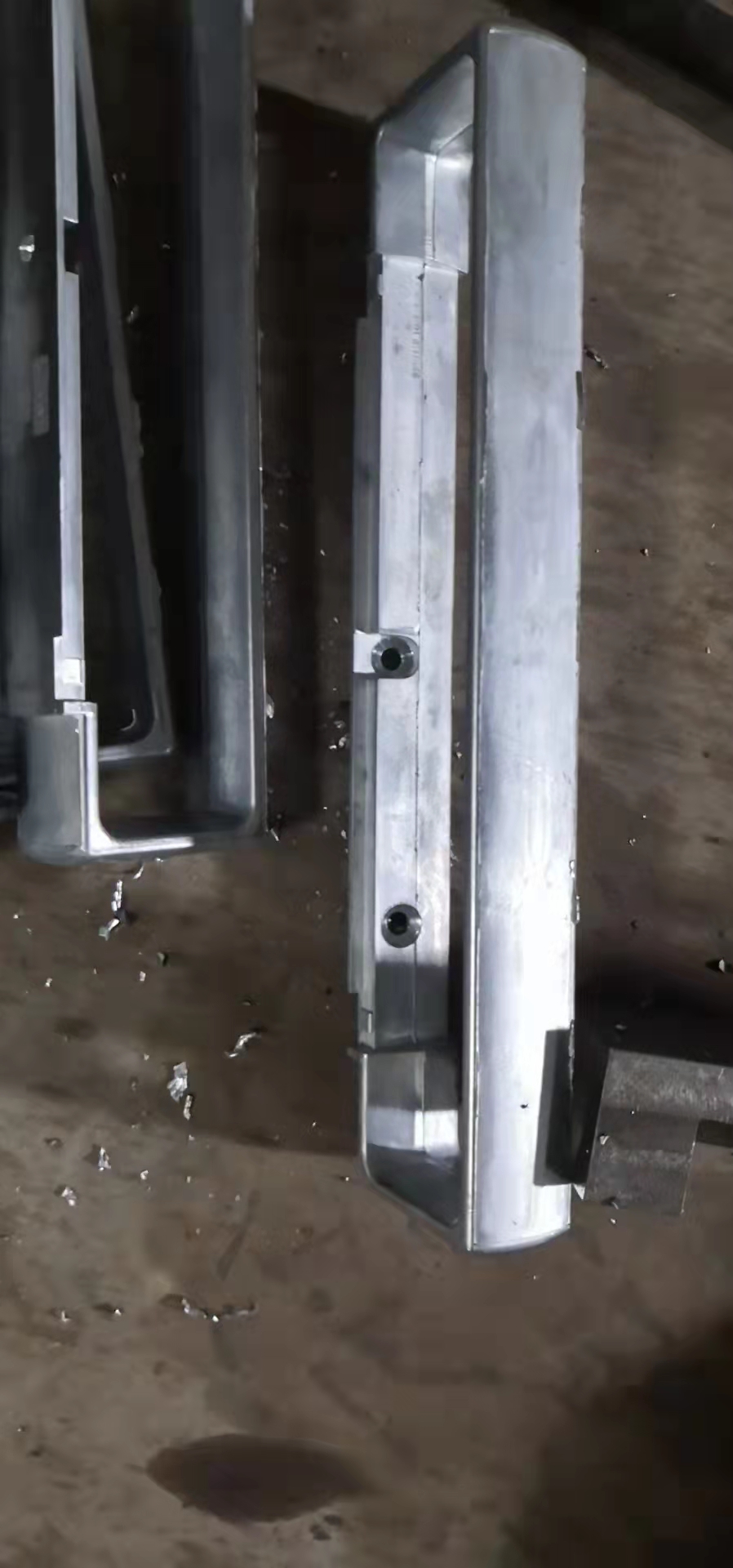 寻求广州新塘周边攻牙，钻孔的加工厂，材质是锌合金的