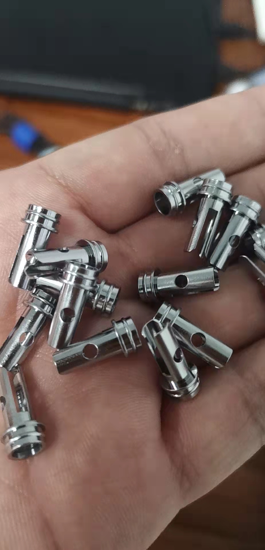 求购产品图的五金件，目前要现货一万件