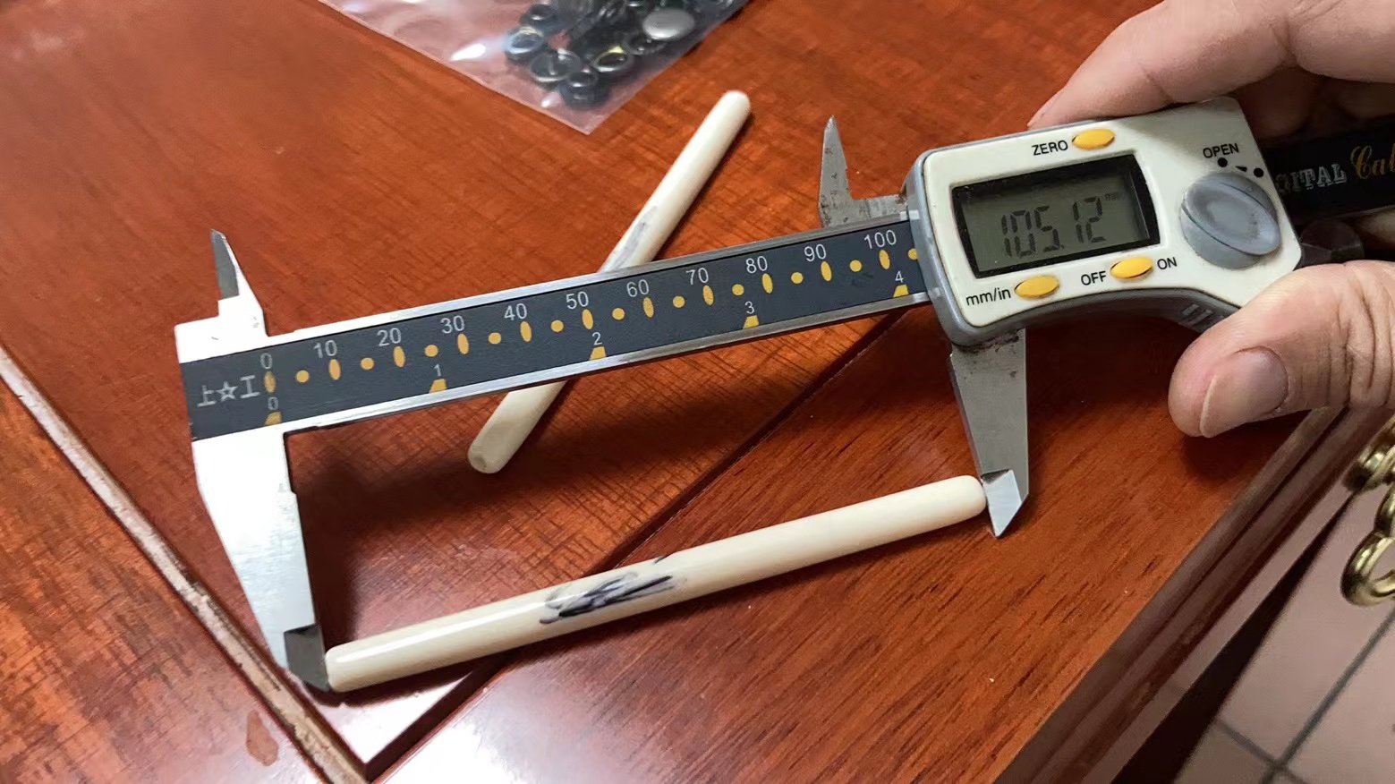 寻求能做如图塑料件加工厂，首单4千个，后面做5万个