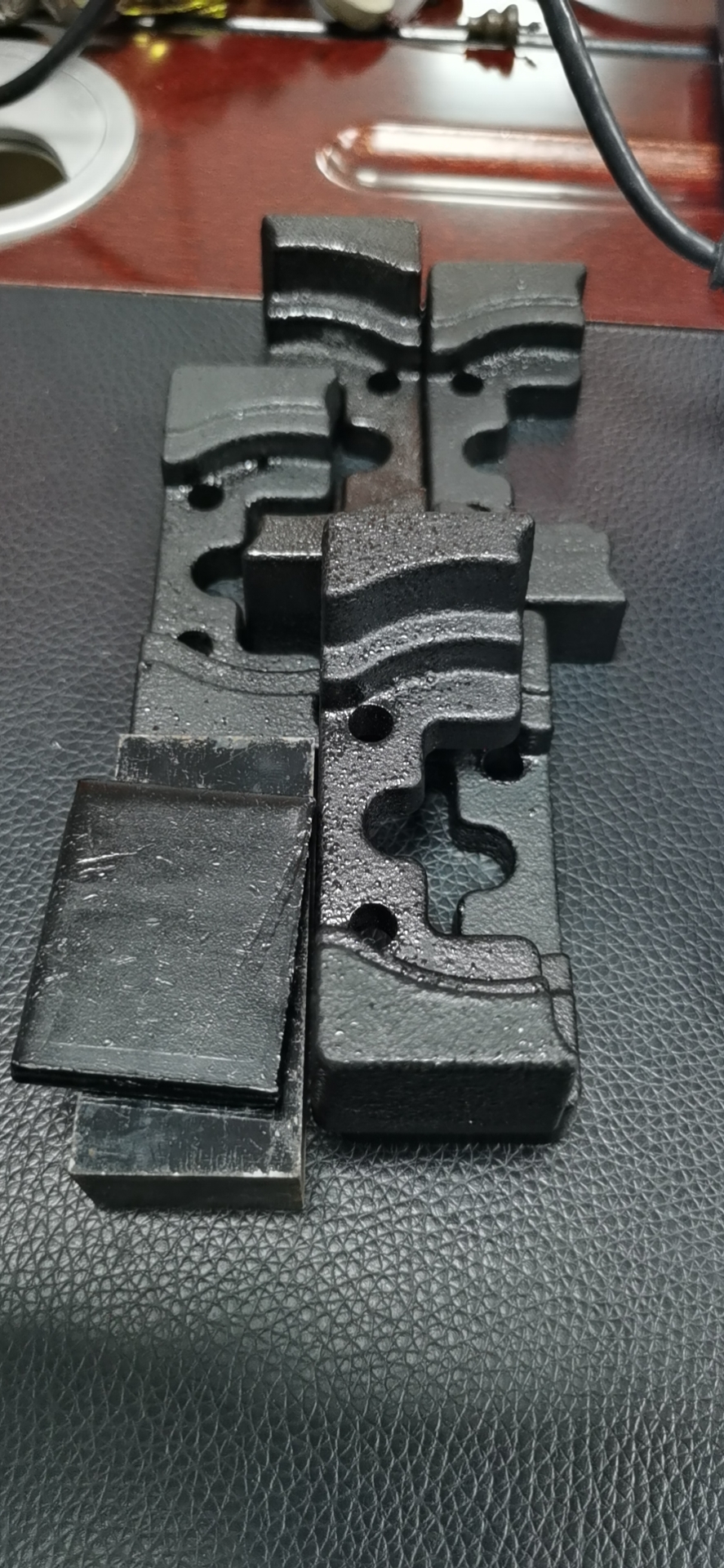 寻找东莞常平、桥头附近地区铁压铸加工厂，有3款是已经开好模具的