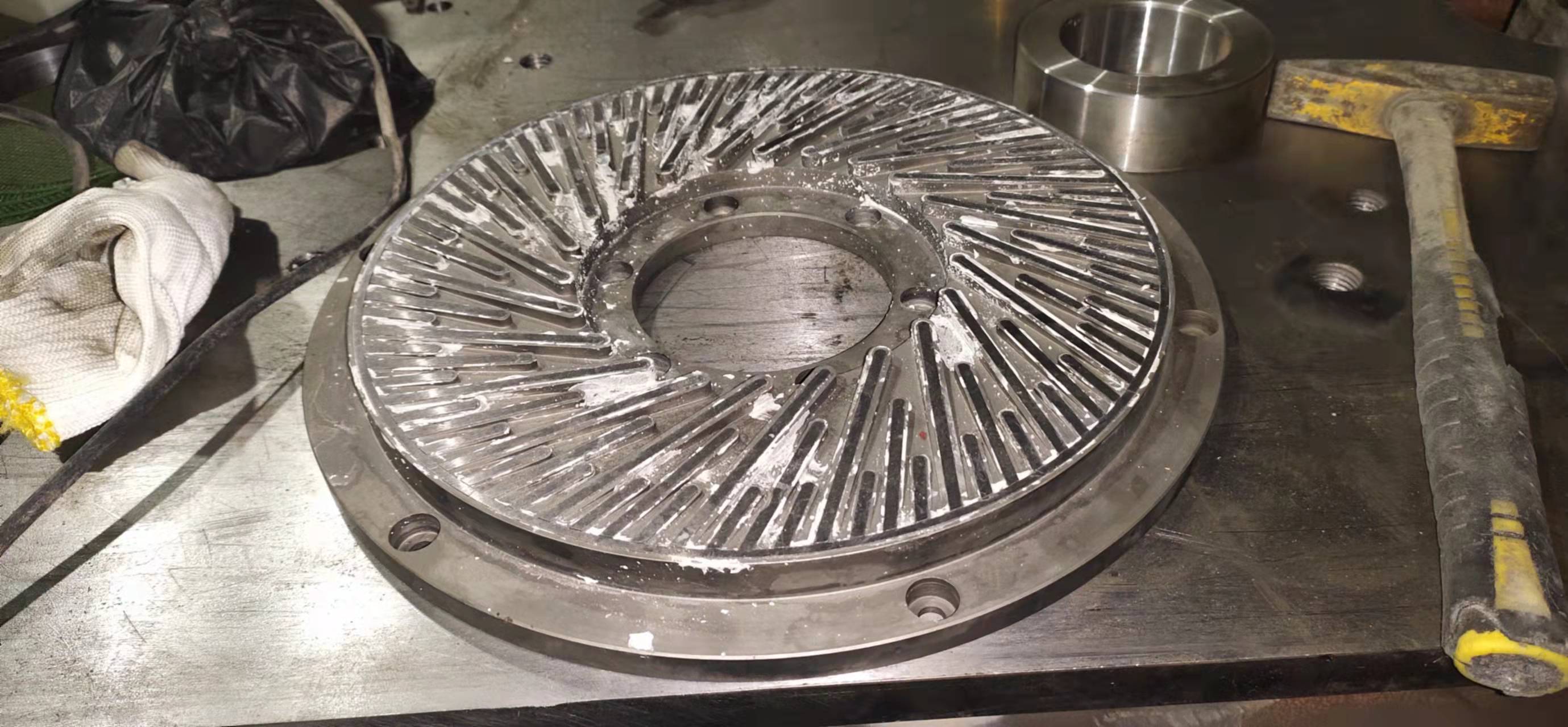 寻求东莞地区镜面抛光（镜面磨钨钢）的加工厂，开始量不多