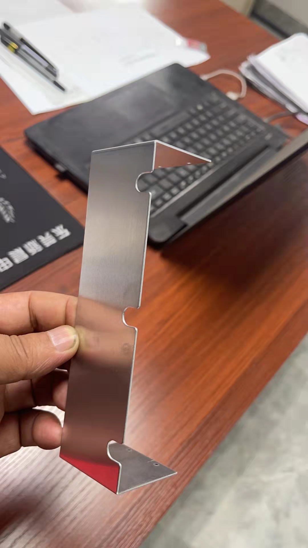 寻找东莞谢岗附近地区喷砂氧化加工厂，量很大第一批有40万