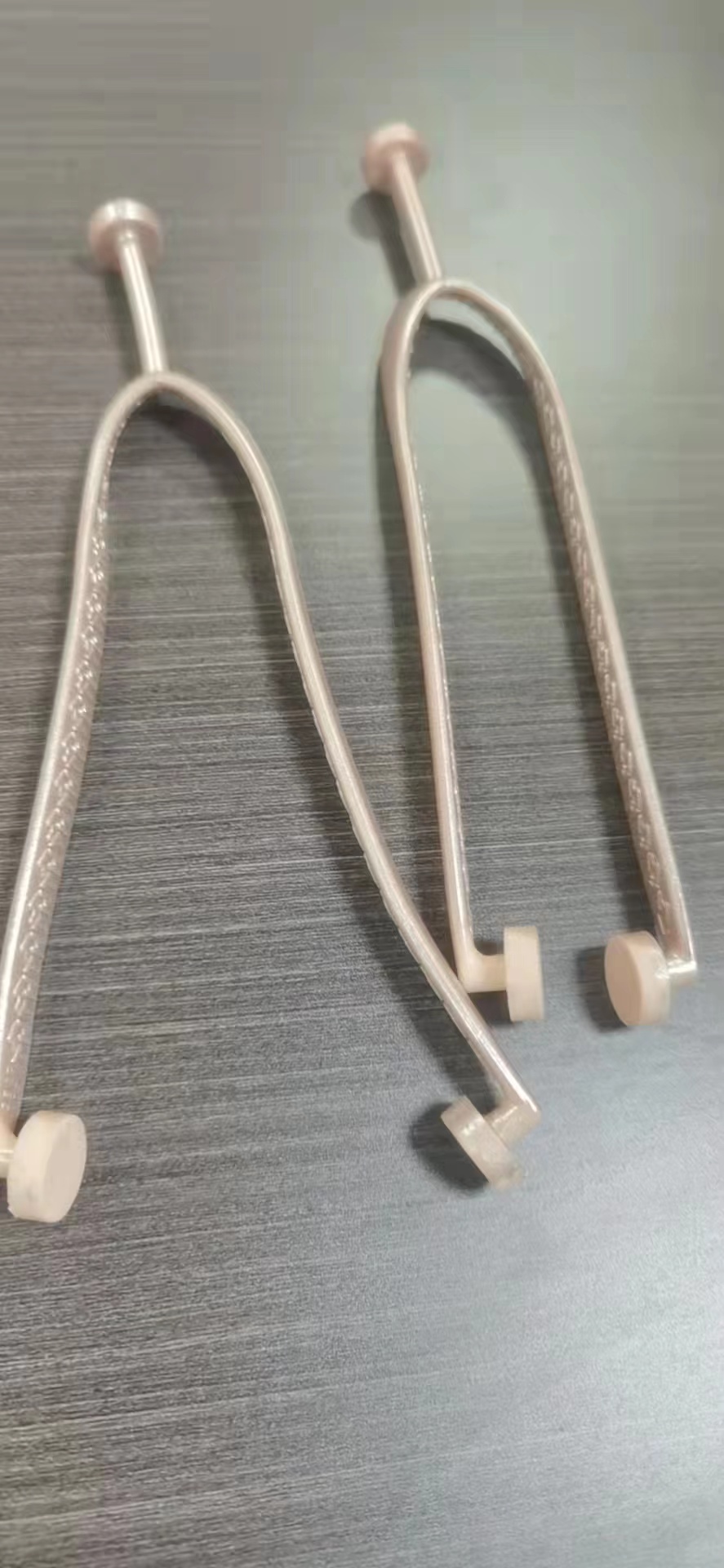 寻找东莞厚街附近地区喷光油加工厂，量有5万对