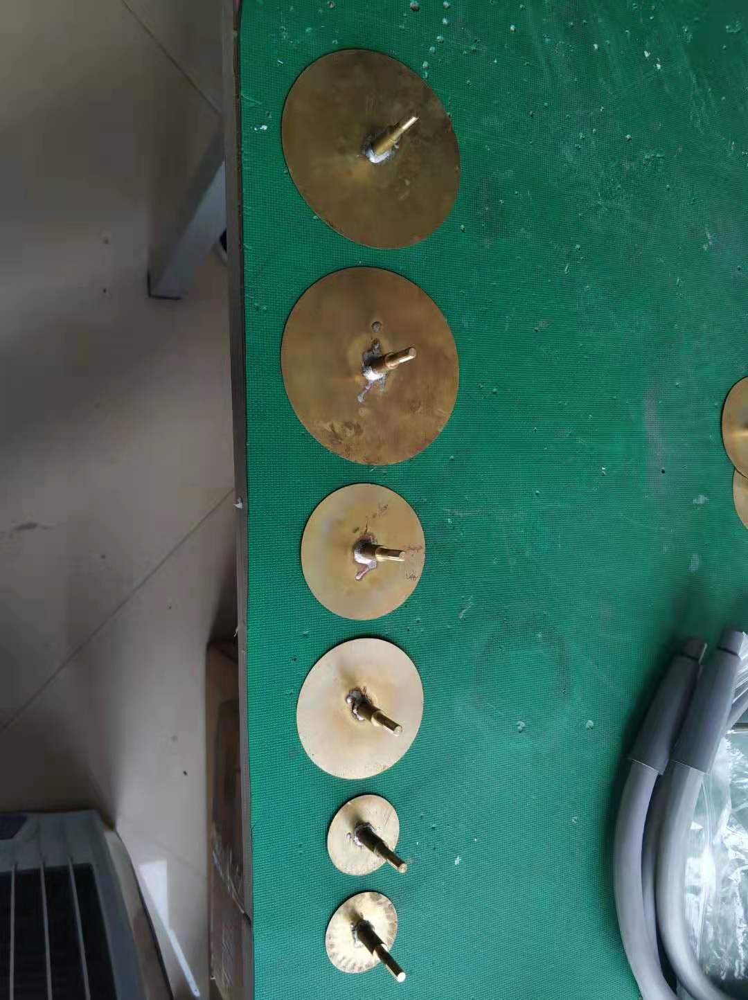 寻求东莞附近包胶的加工厂，量具体不定，需要先打样看效果