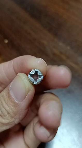 寻求有做带胶螺丝的加工厂，量有三万件，材质是什么还不确定