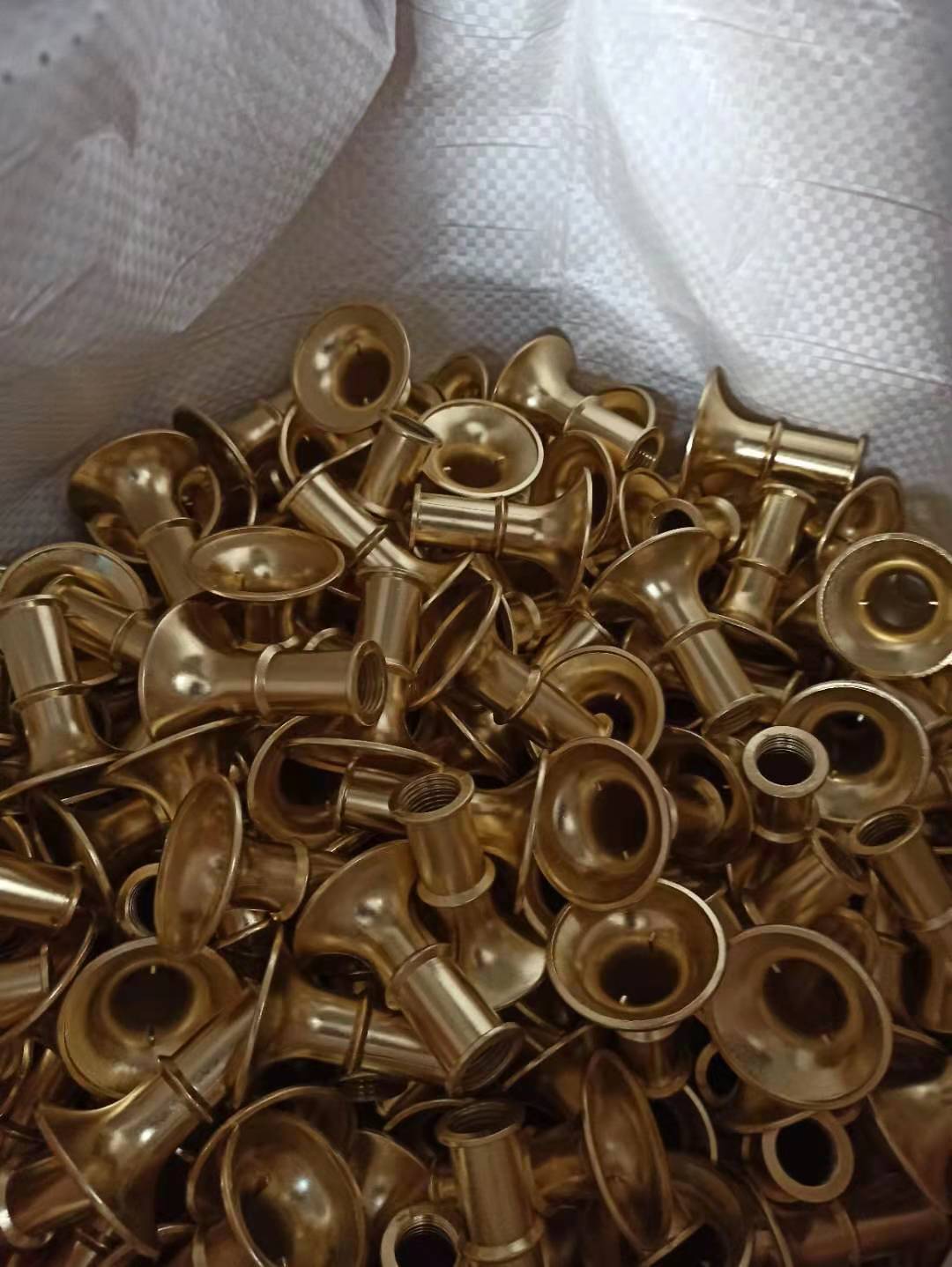 寻找深莞惠地区滚镀青铜+过叻架油的电镀厂，量首单50万件