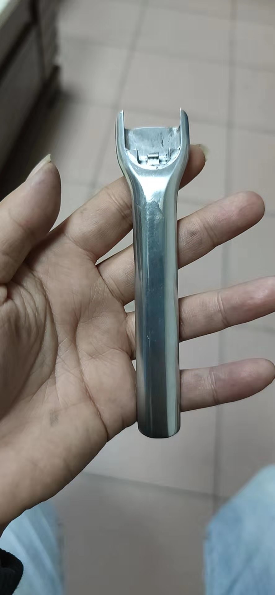 寻求普通抛光加工厂，目前一万件，材质是锌合金的