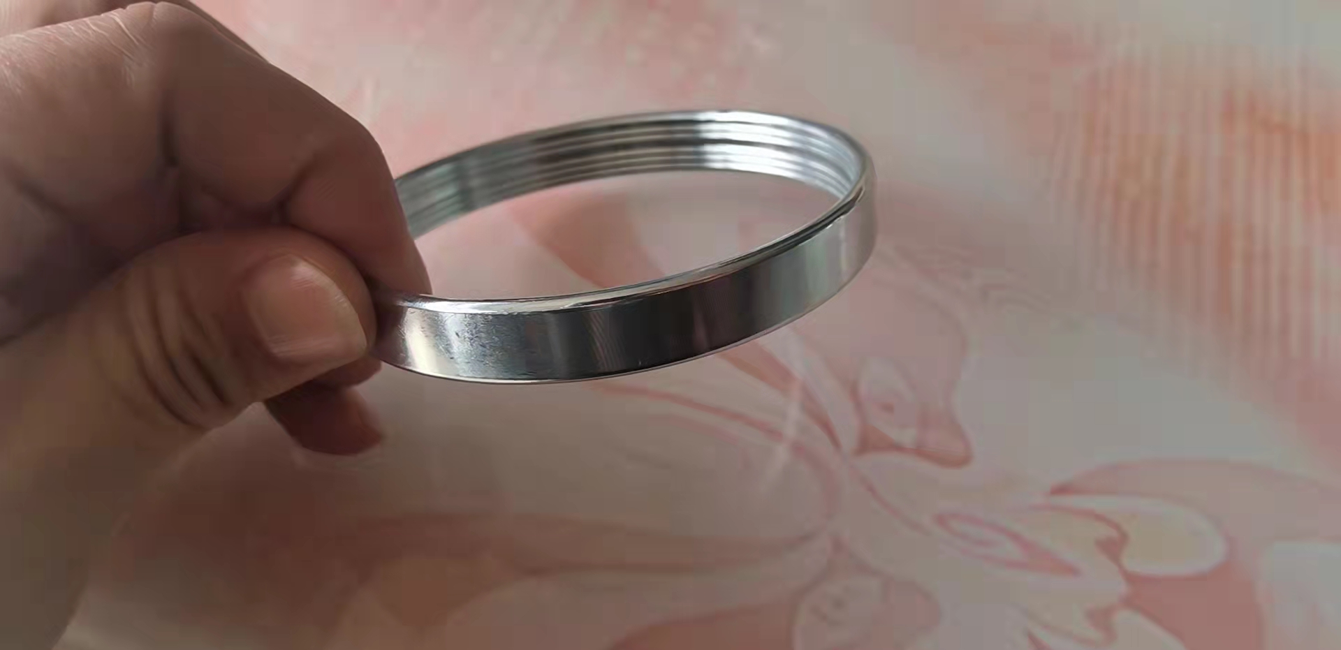 寻求山东青岛周边电镀白锌的加工厂，量还可以，每月有30万件左右