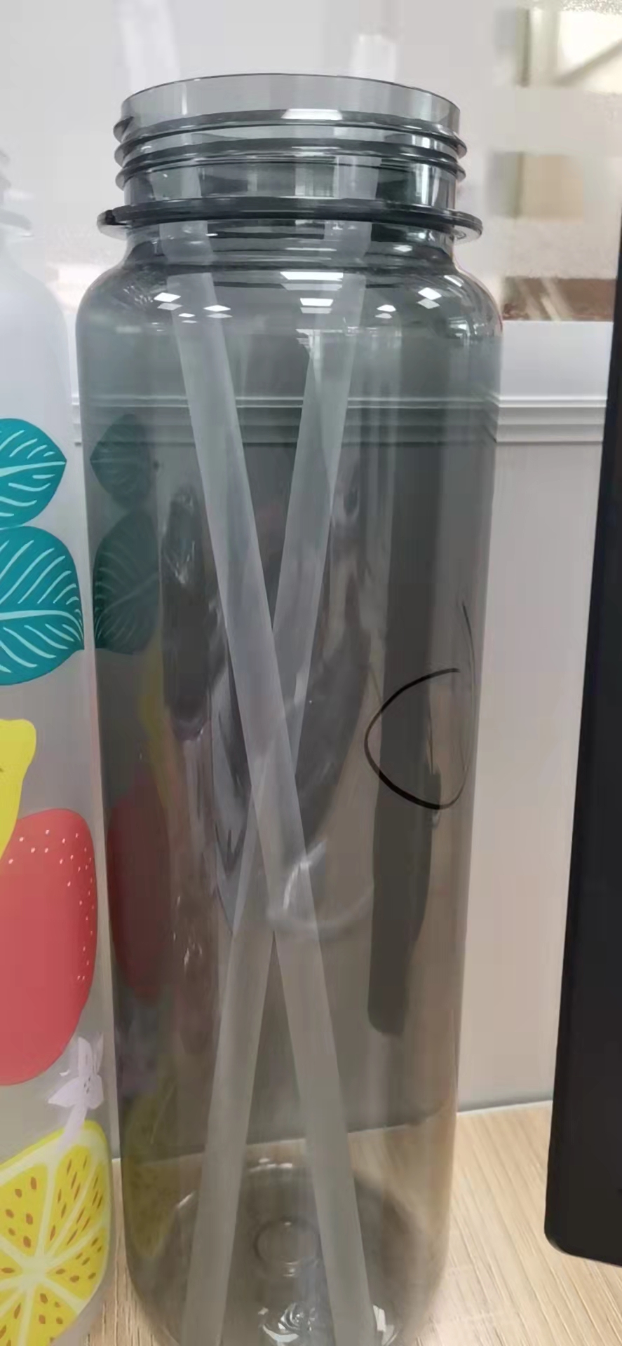 寻求有做吸管的加工厂，量是很多的，一个月应该有几十万件的