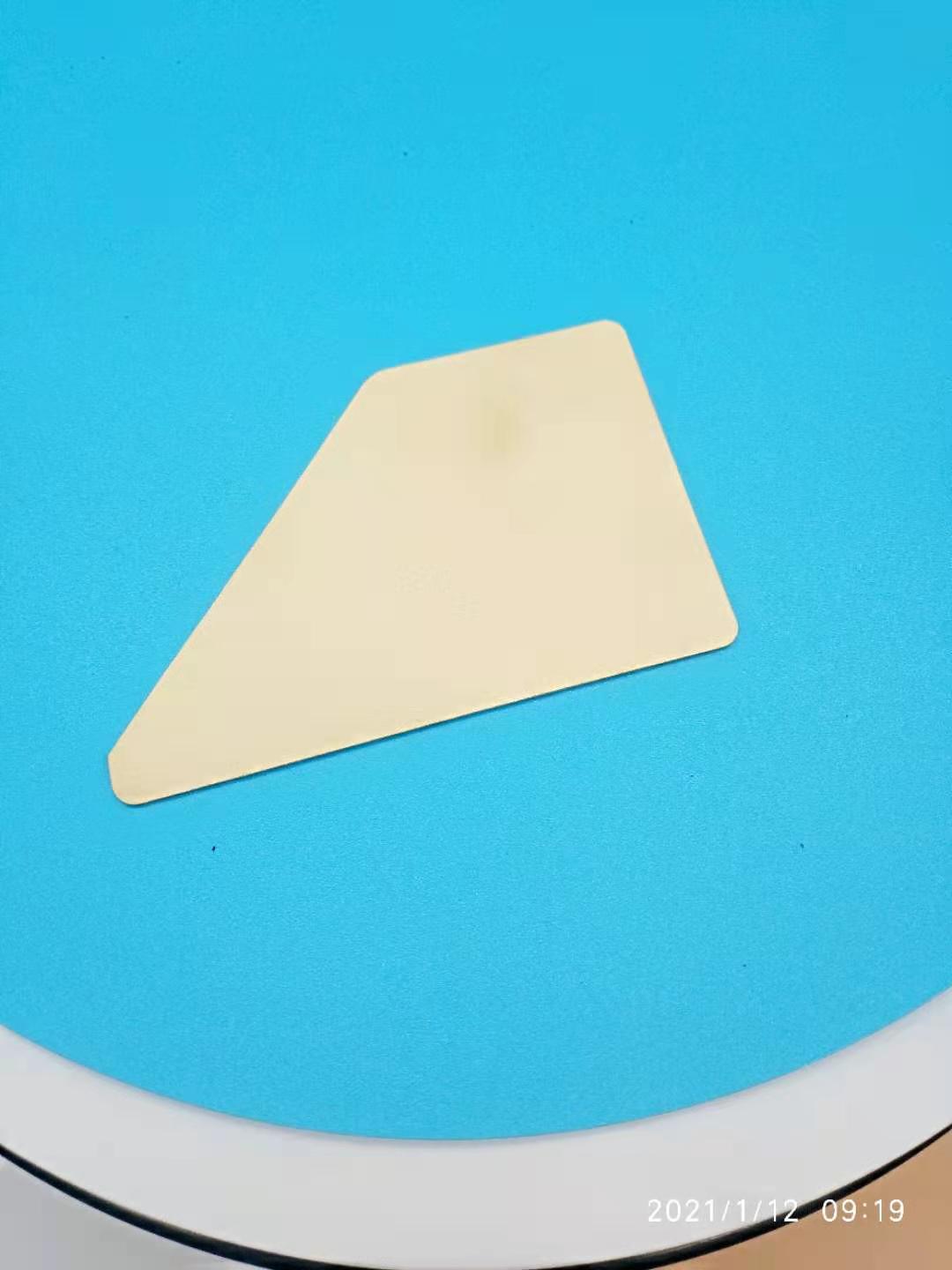 寻求东莞电泳加工厂，量目前有一百多件，材质是黄铜的