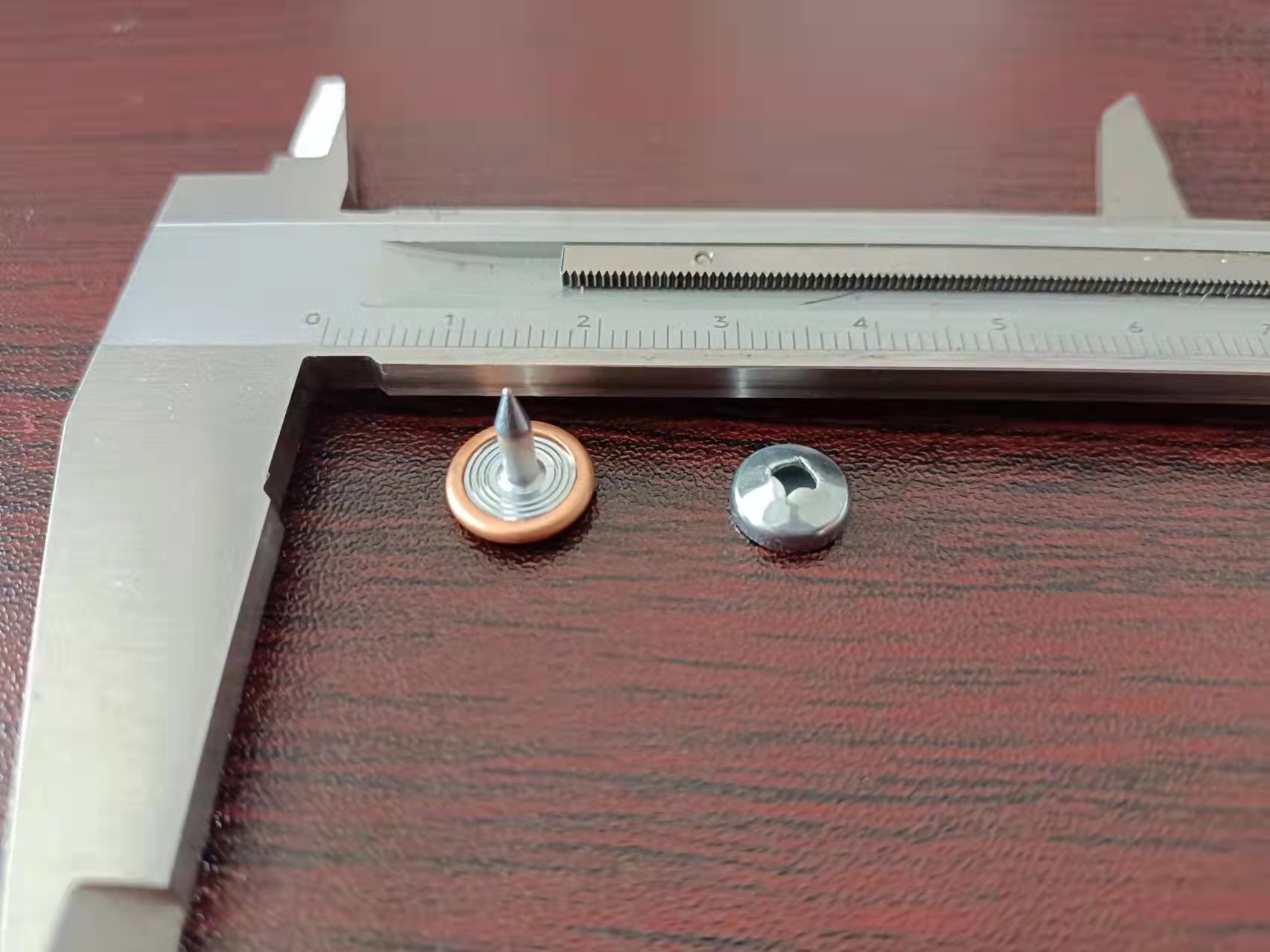 寻求做产品图的加工厂，有两款，每款单次是30~50万件