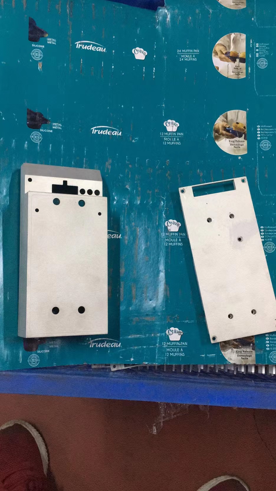 寻求东莞常平周边导电氧化加工厂，一个月有两万套，一套两个件