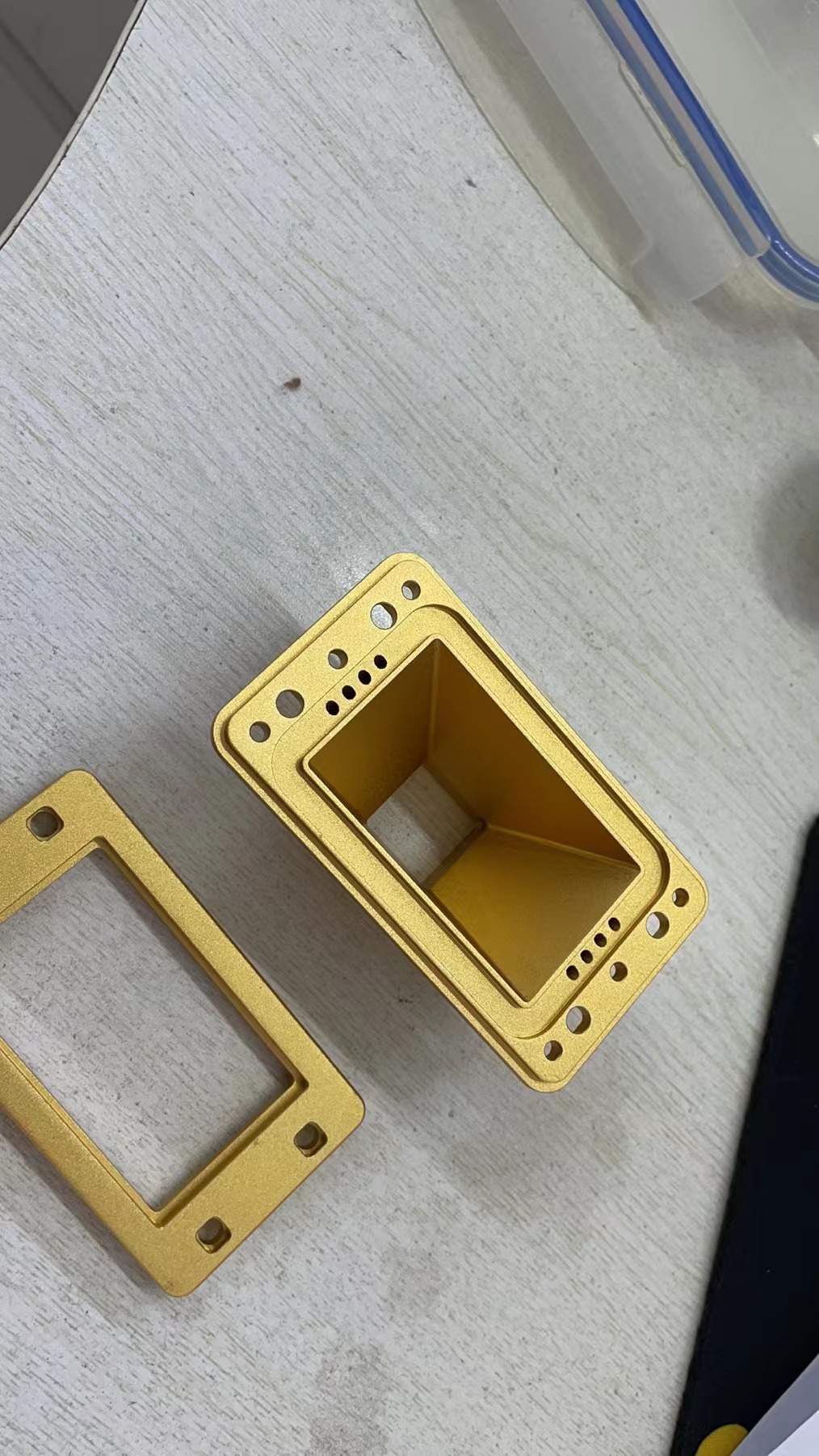 寻求深圳福永、沙井、松岗附近地区彩色氧化加工厂，量目前有几百个