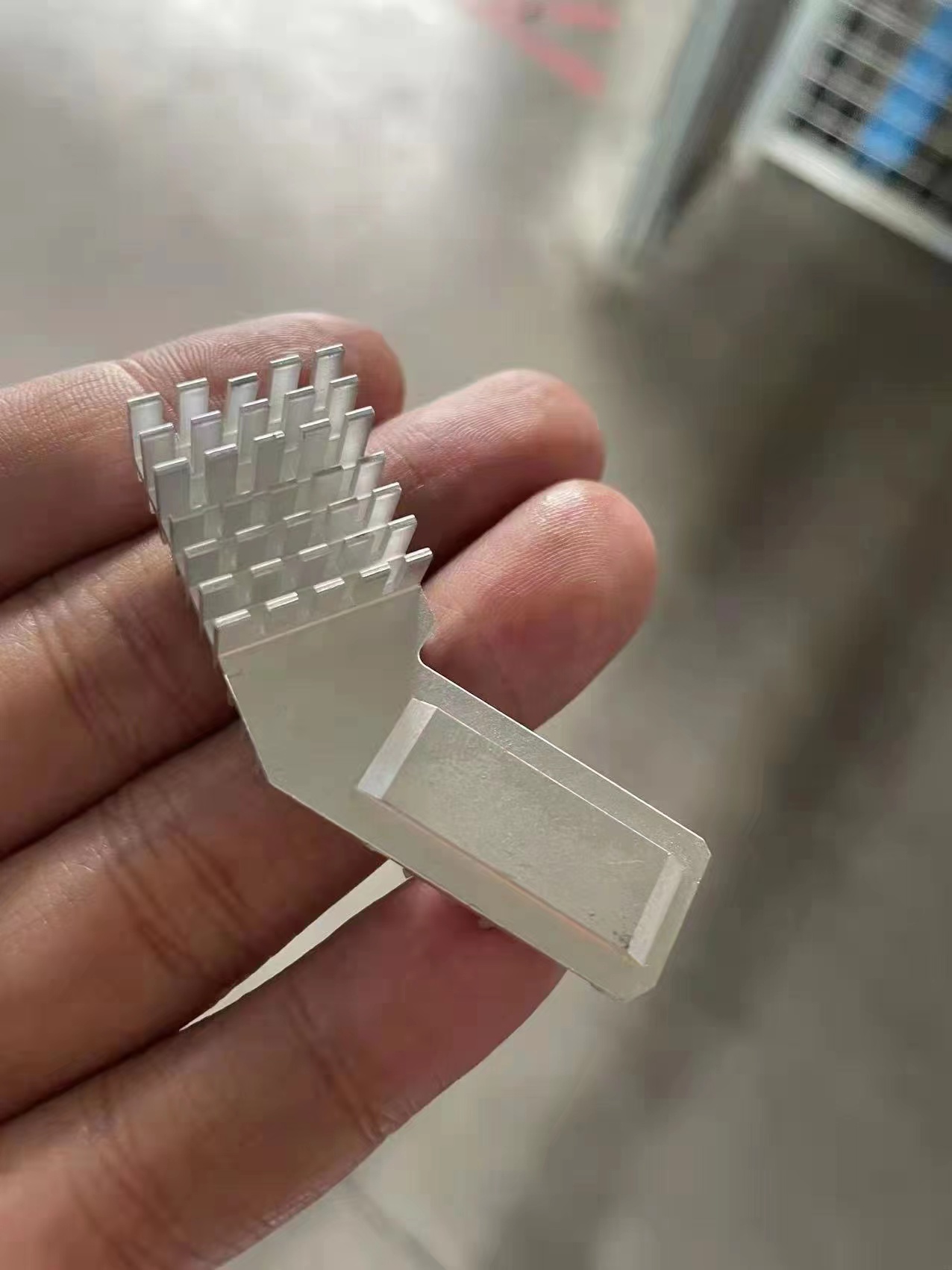 寻求深惠莞附近做散热片的加工厂，年需求量三百万件