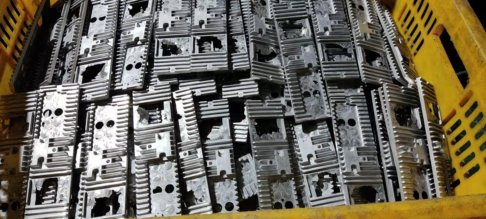 寻求东莞清溪附近液压机冲压加工厂，一个月有6万件左右