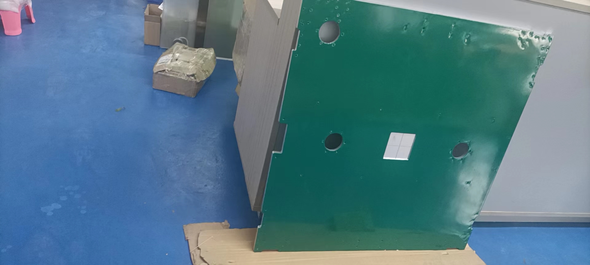 寻求东莞附近喷胶的合作加工厂，量是比较大，现有900件