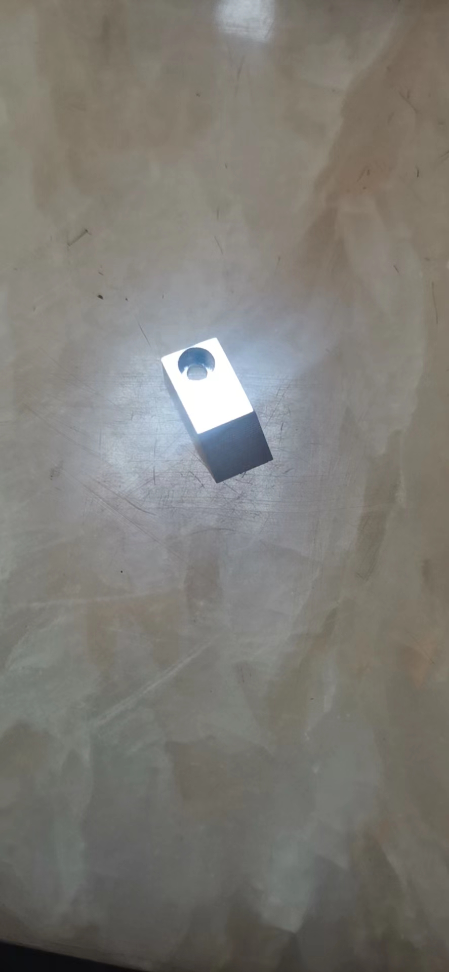 寻求做如图白钢刀片厂商，订单4K，如图规格，我们会有样板提供