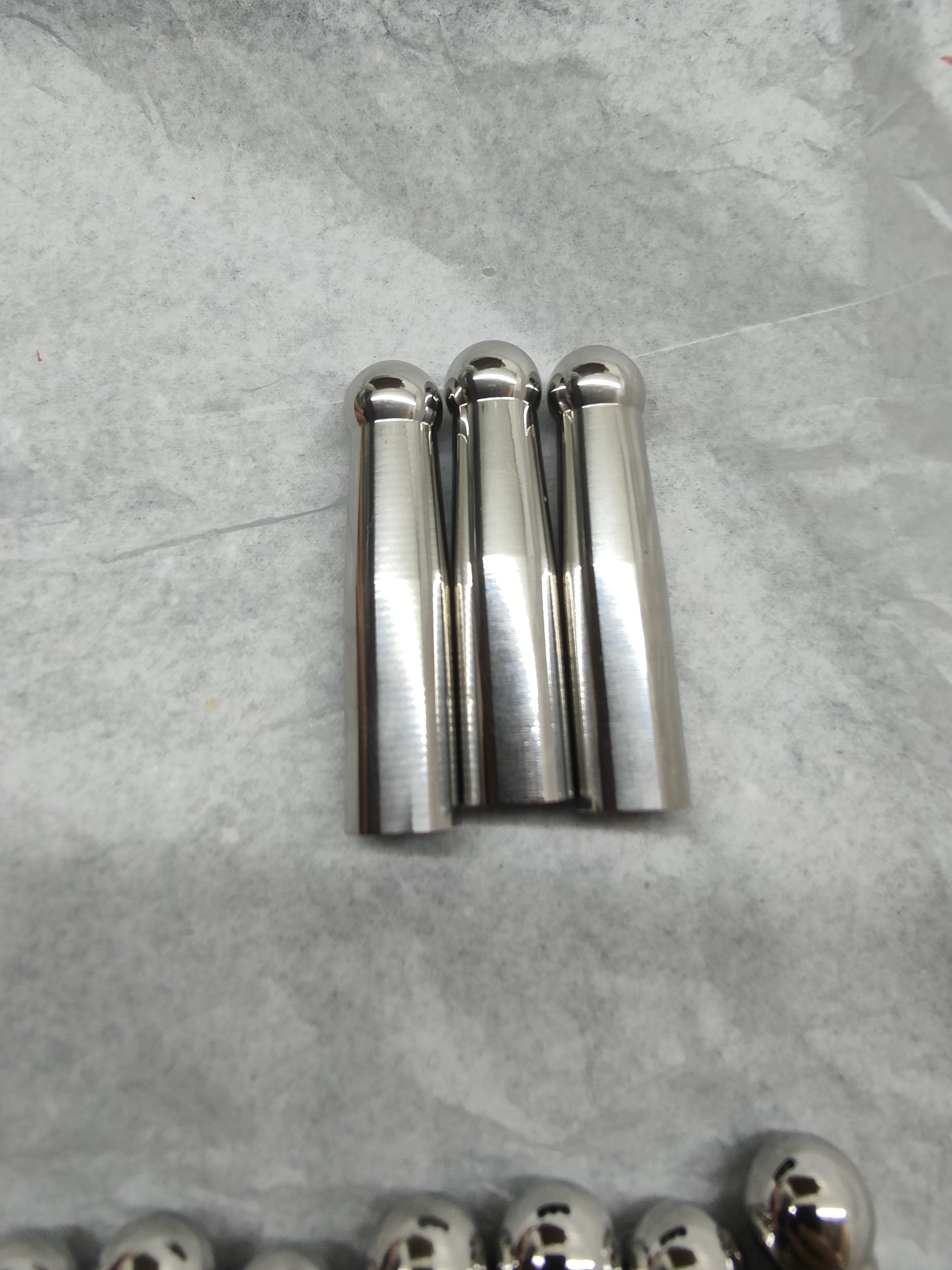 寻求真空镀钛合作的加工厂，目前有3-4千件，不锈钢材质