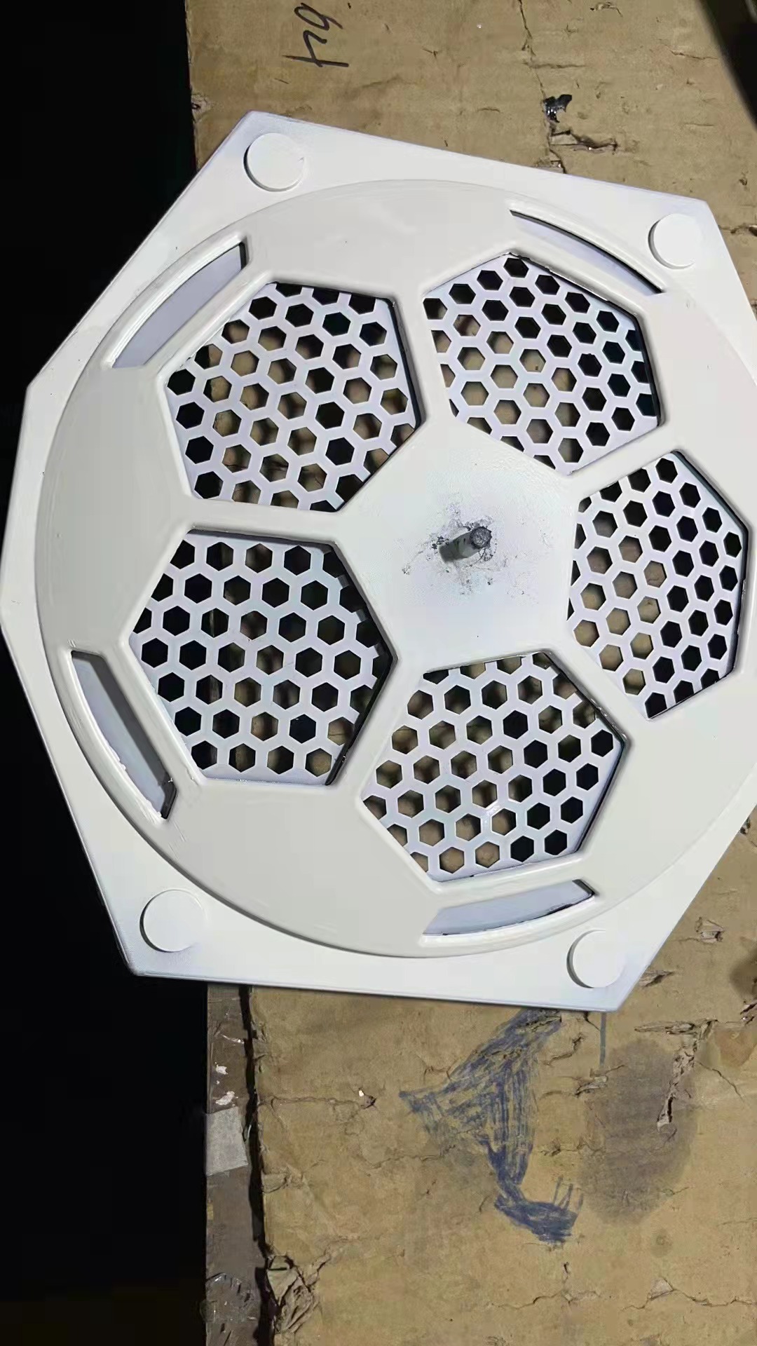 寻求做喷油铜盖模加工厂，需要做2套，是如图塑胶产品喷油加工遮蔽使用