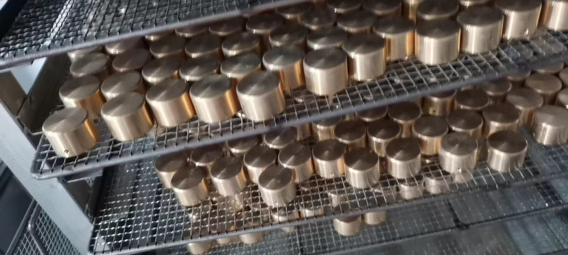 寻找东莞凤岗附近地区透明电泳加工厂，长期做货的