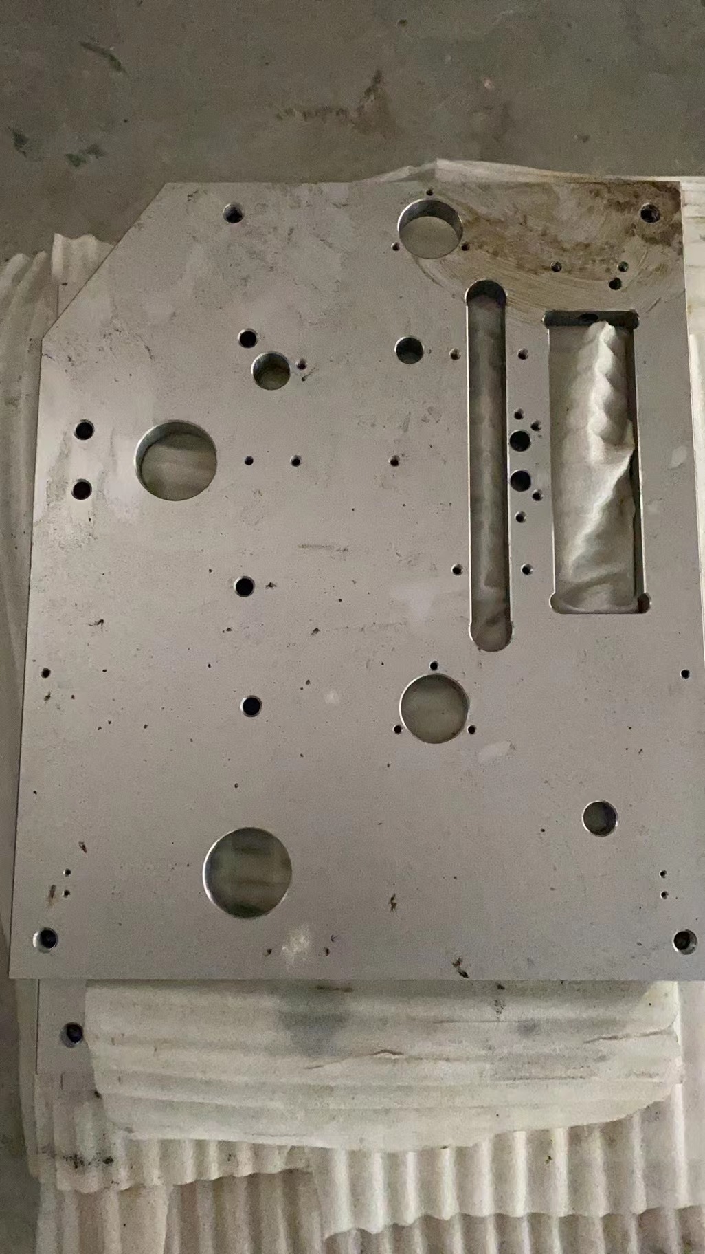 寻东莞虎门周边喷砂+电镀铬的加工厂，目前有几十件上百件