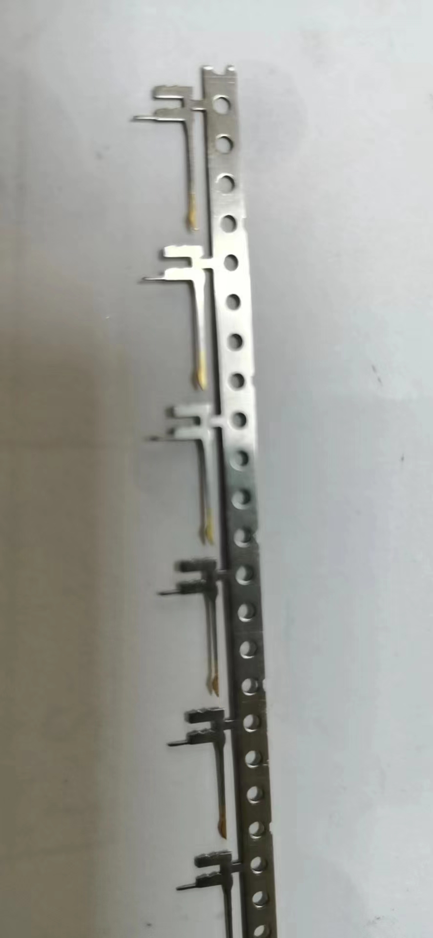 寻有做连续镀真金的加工厂，一个月有几百万件，材质是磷铜