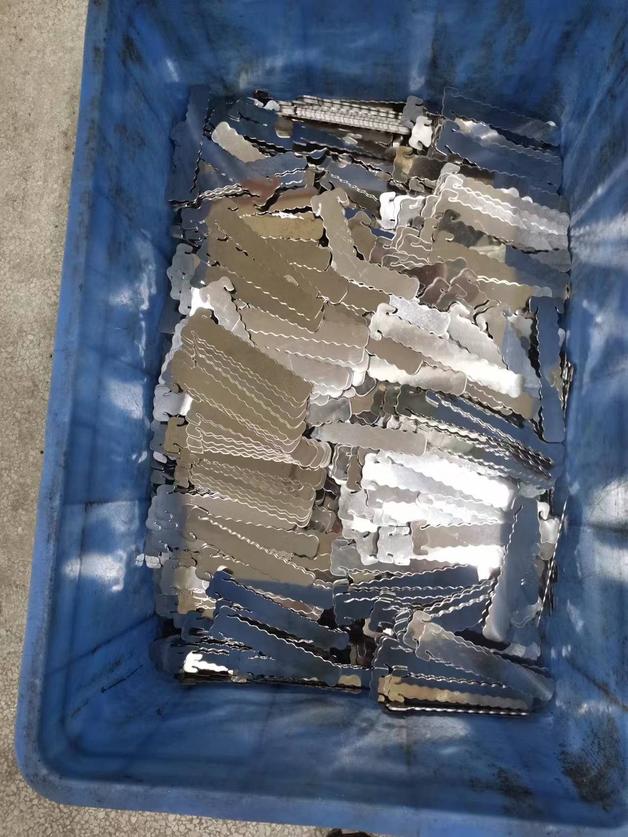 寻找深圳东莞地区能做过封闭/防指纹/耐磨擦的表面处理加工厂