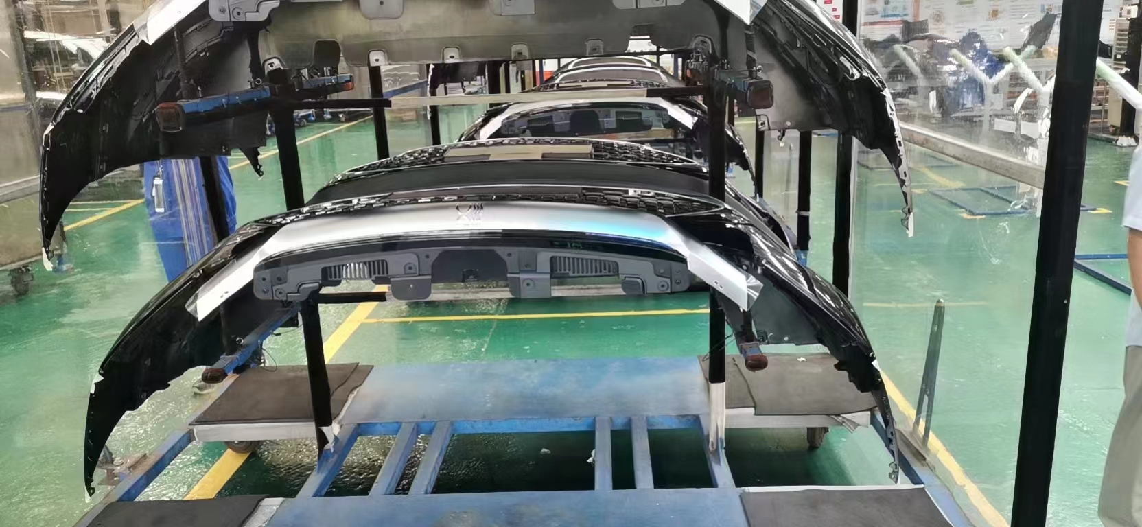 寻能喷底漆+uv的喷油加工厂，每个月两万套