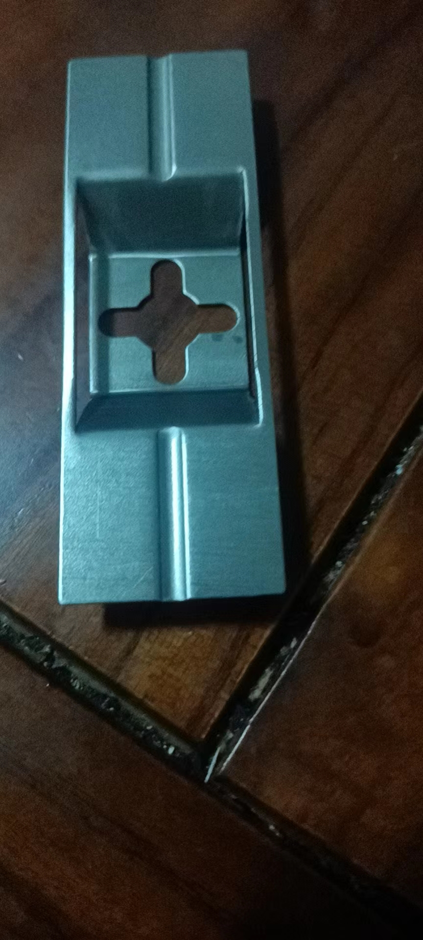 寻有挂镀兰锌的电镀加工厂，这批需求量十万件