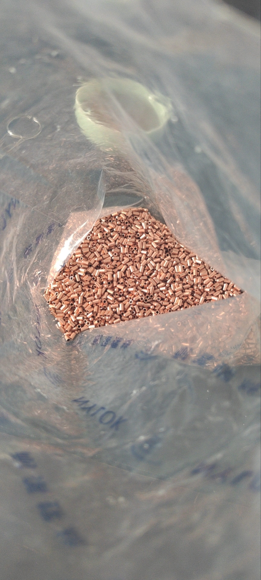 寻有做磁铁的加工厂，目前手上有一小包，材质是铁的