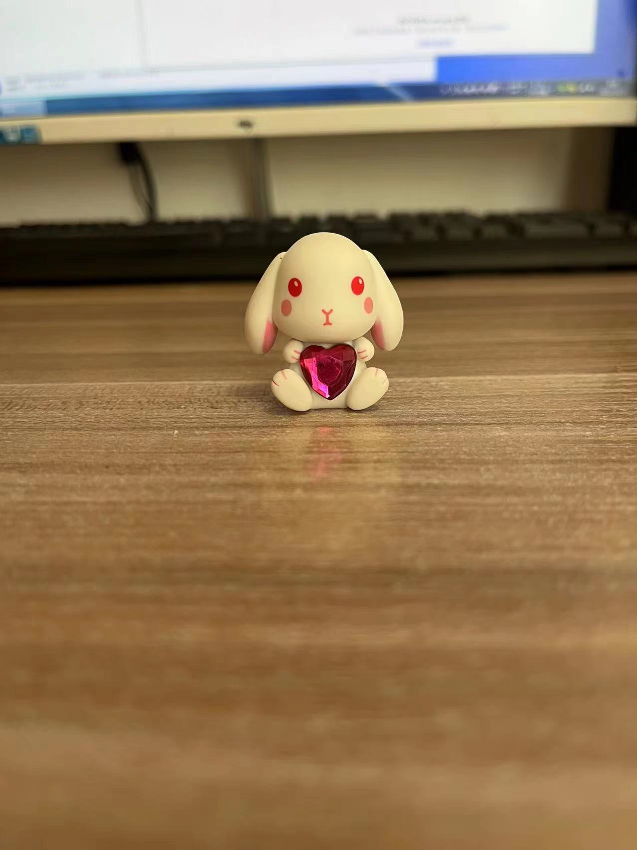 寻东莞地区喷油小公仔产品的加工厂，目前有8000件，小订单