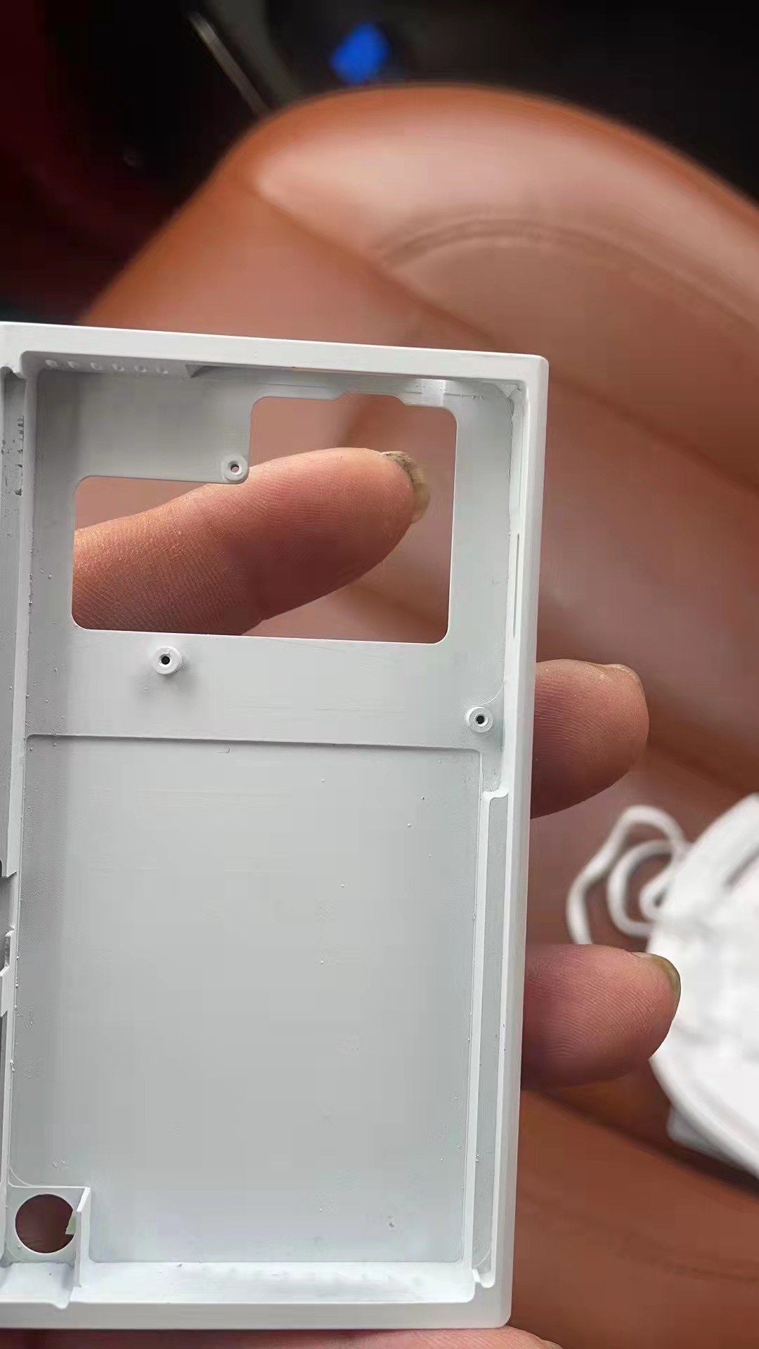 寻找深圳宝安附近做五金喷油的加工厂，长期单