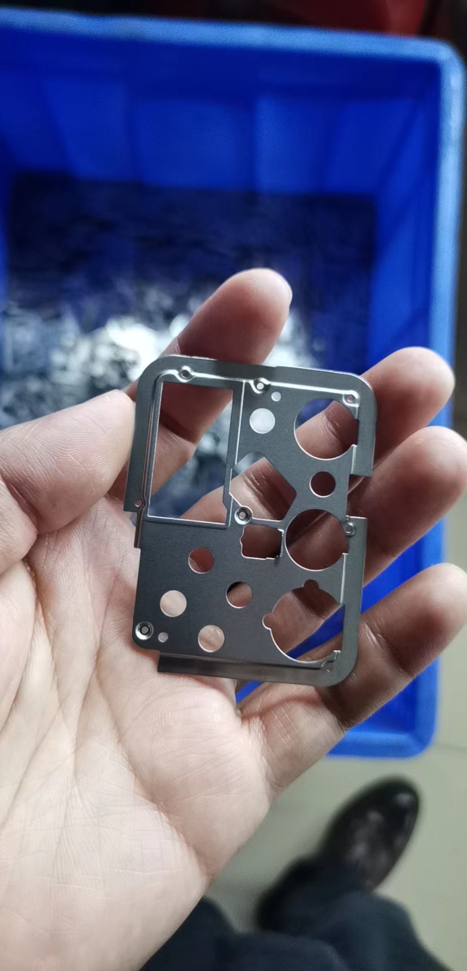 寻电泳黑色的配合加工厂，需求量预估有几百万件