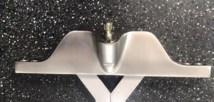 寻能做锌合金电镀镍拉丝的加工厂，一个月1万件的样子