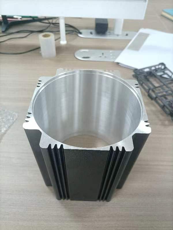 寻喷砂和电泳表面处理的配合加工厂 ，每年100K-150K的需求量