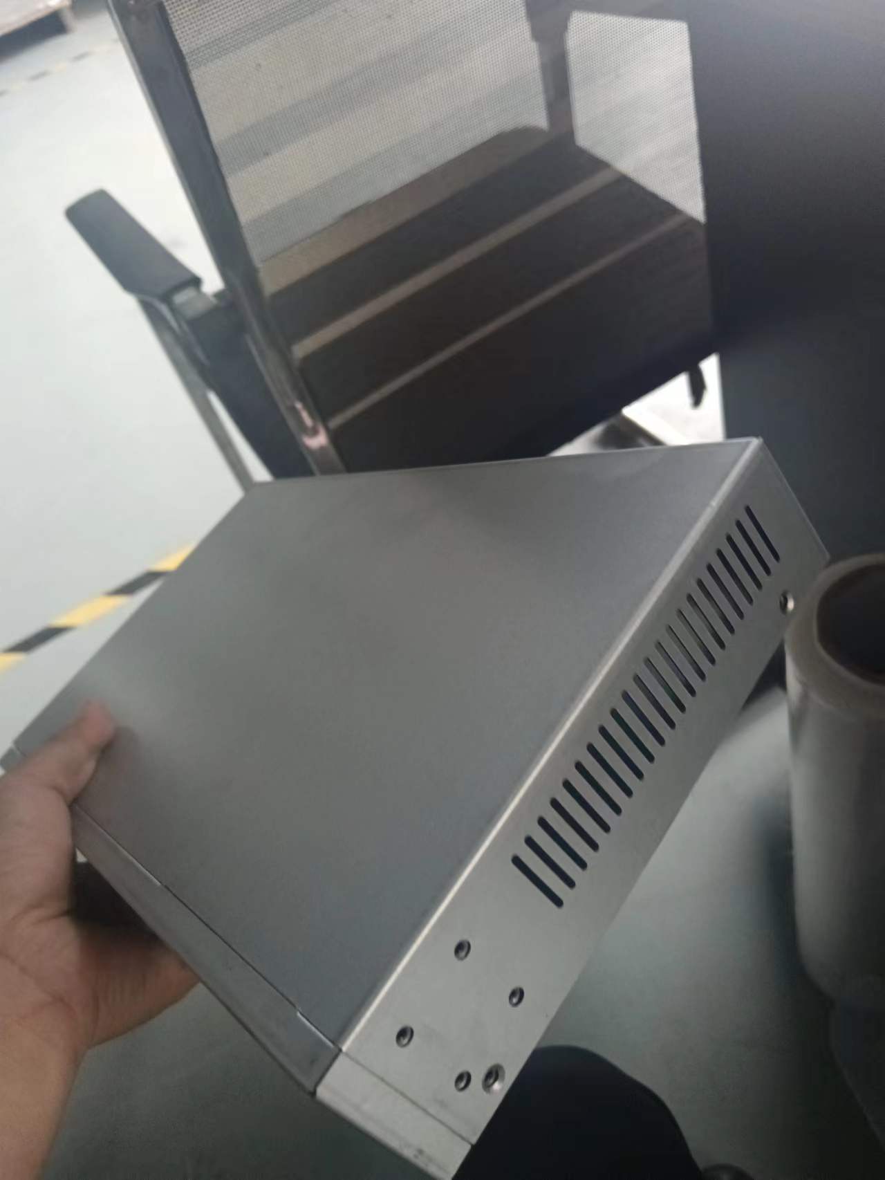 寻自动流水线喷粉加工厂，量蛮大的，每月有20-30万件