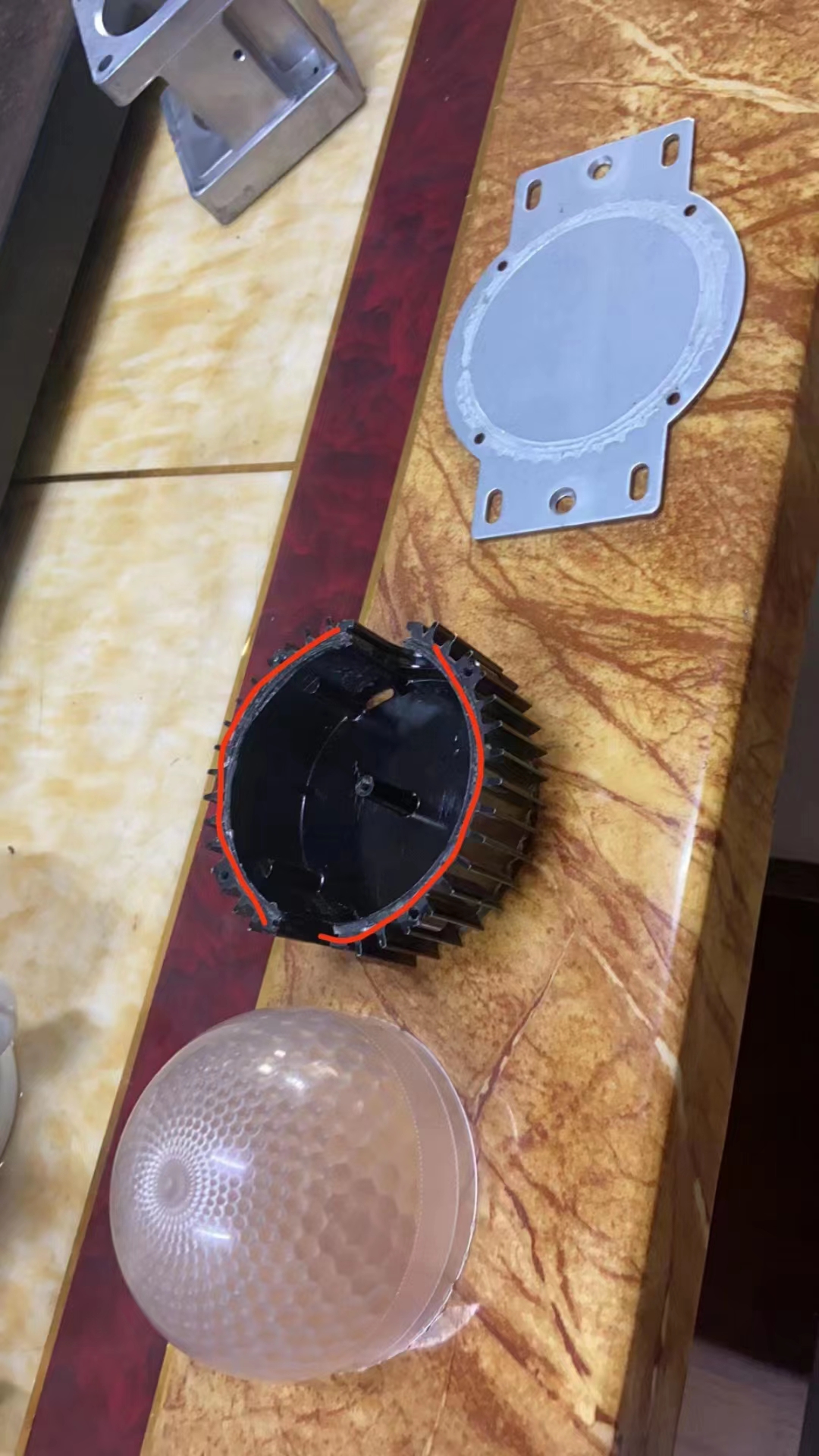 寻能做如图灯件的加工厂，月需求2万套，一套几个件