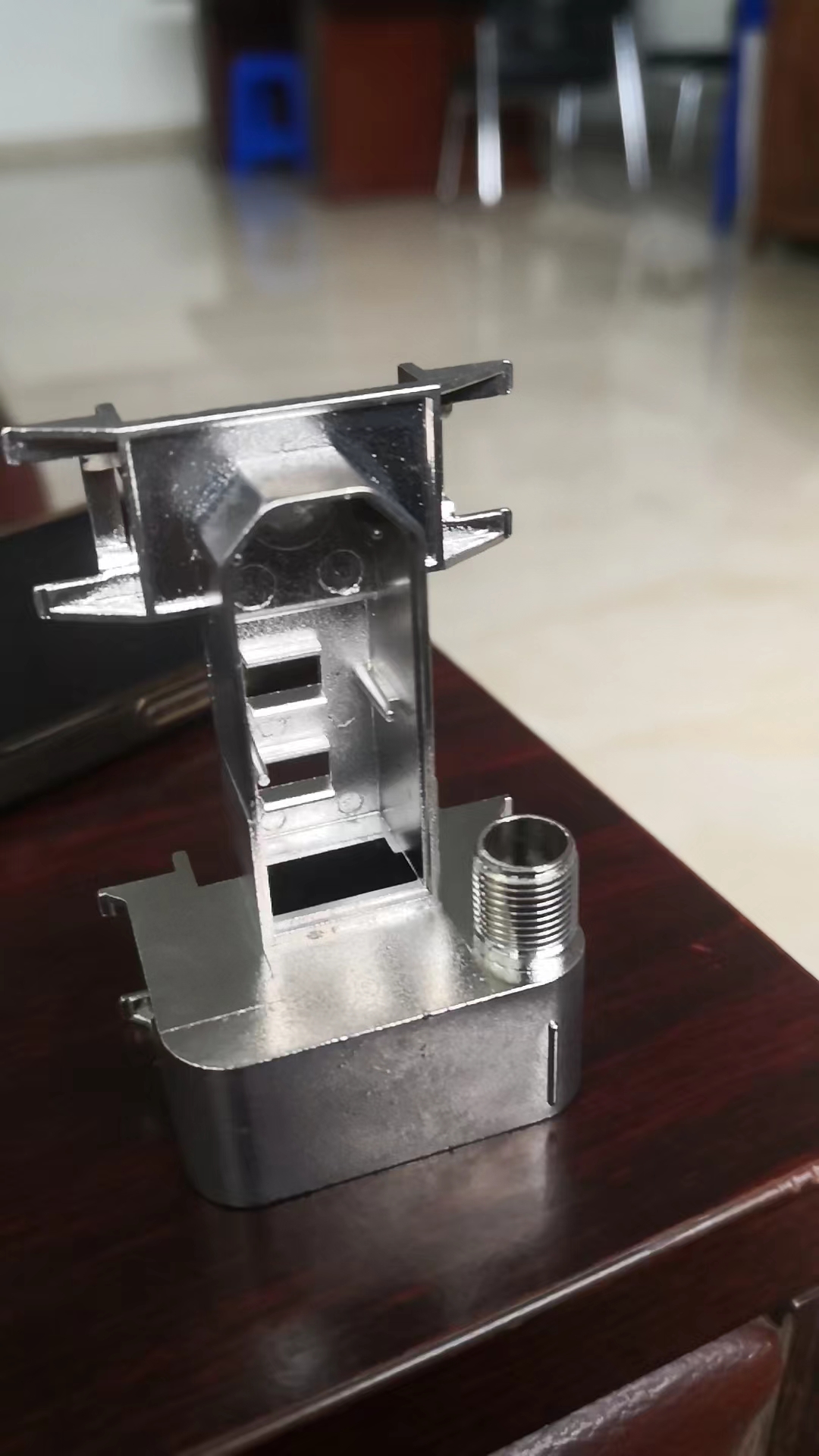 寻找锌合金挂铜、挂黄铜锡、白铜锡电镀厂