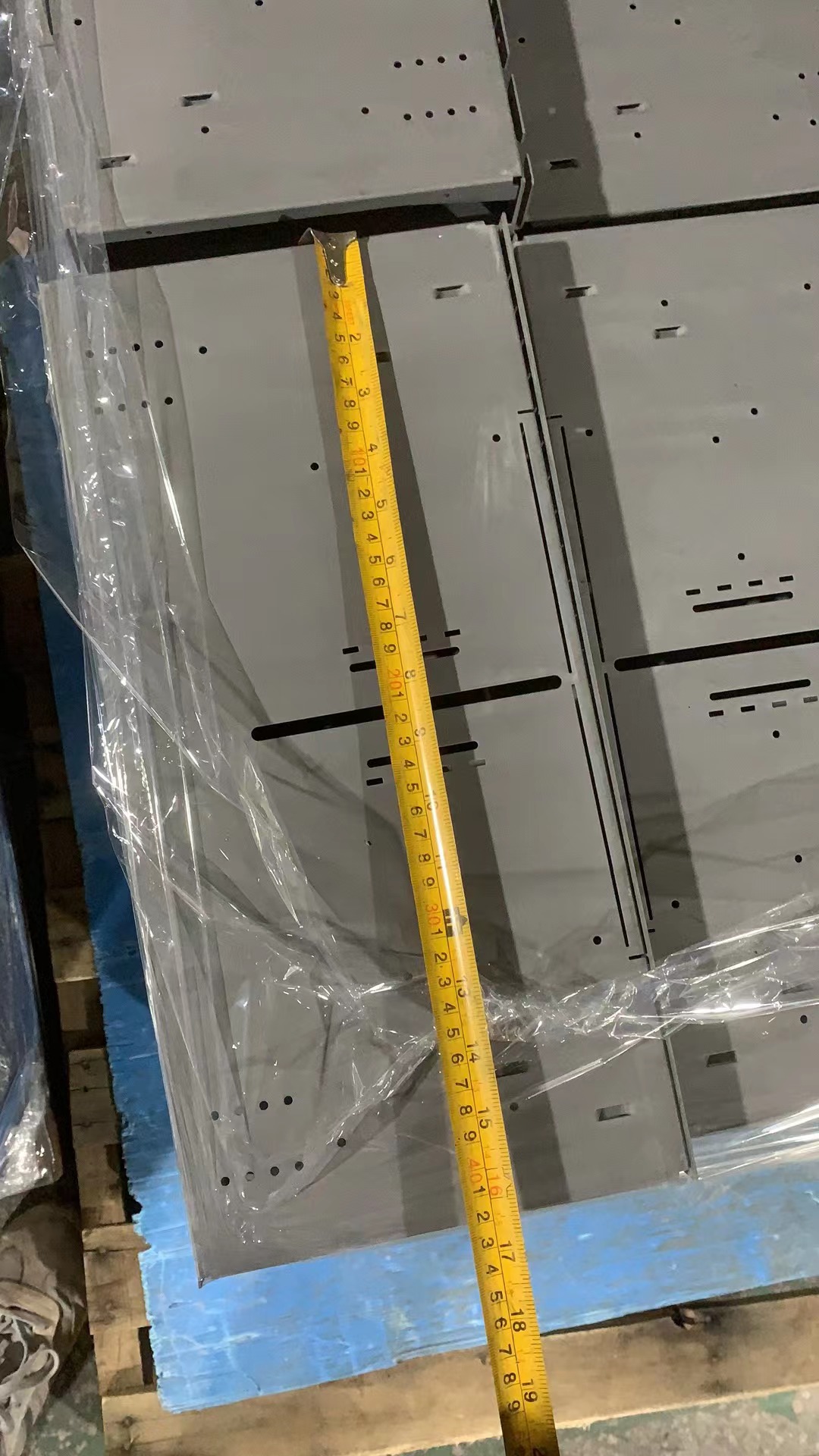 铁件机箱盖外发喷粉加工，每个月大概六千~九千件