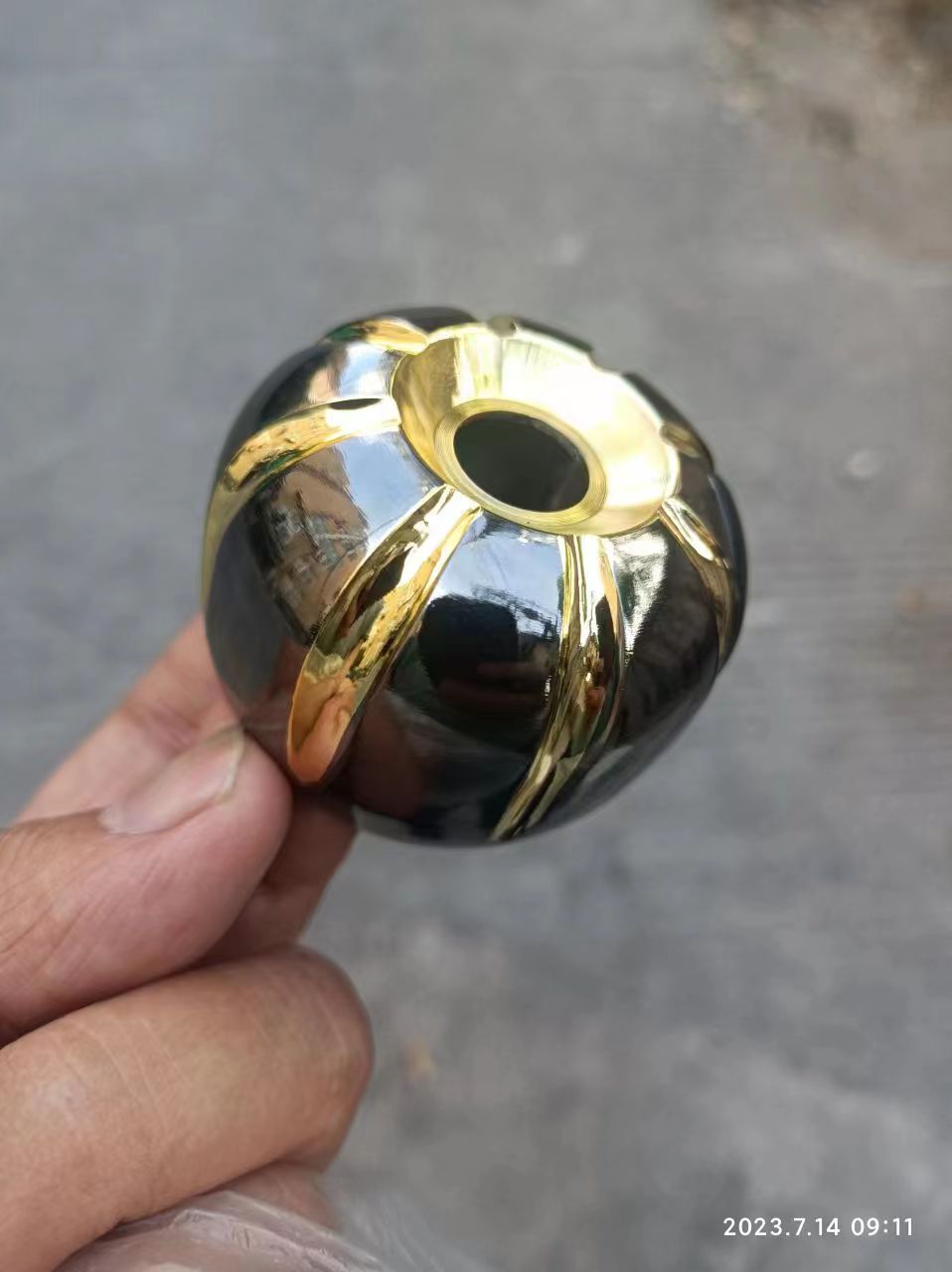 寻找镀枪间金电镀厂，量每月大概几万件，365天都做货的